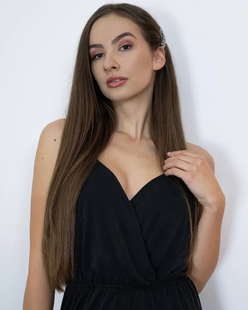 Julia Proll - Open Minded Wealthy Austrian Aunty Phone Number for Love, Chat